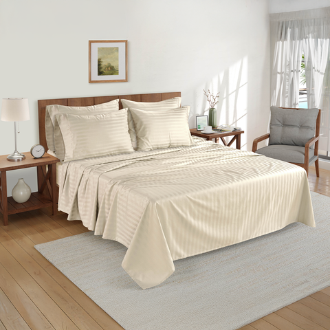 Ivory Colour Bedsheet With 4 Pillow Covers